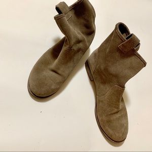 Sole Society Taupe Natasha Slip-on bootie Size 7